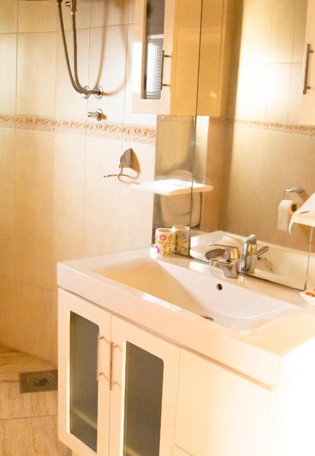 Hostel "Kraljica Snezna " Sutomore Εξωτερικό φωτογραφία
