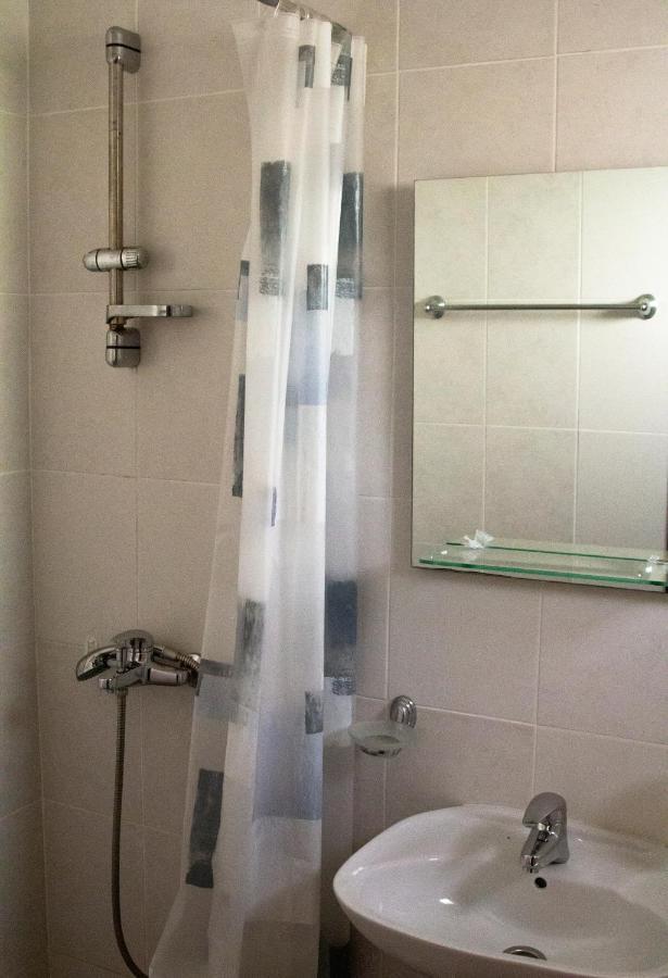 Hostel "Kraljica Snezna " Sutomore Εξωτερικό φωτογραφία