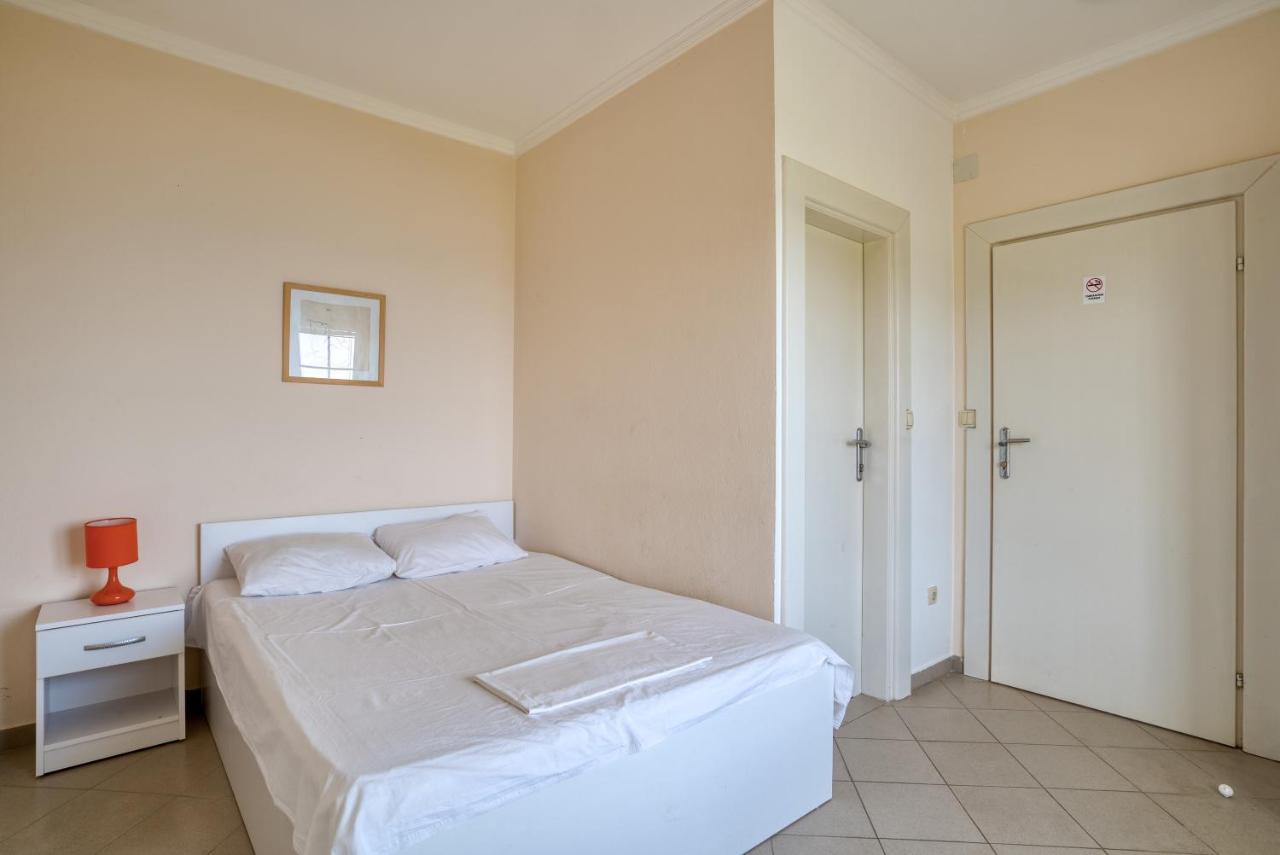 Hostel "Kraljica Snezna " Sutomore Εξωτερικό φωτογραφία