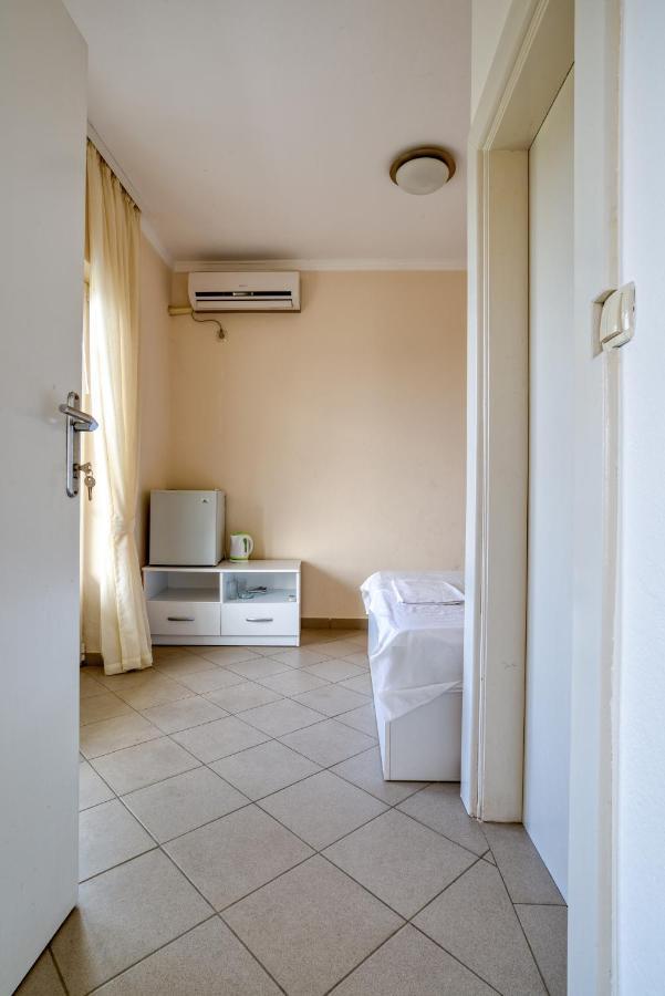 Hostel "Kraljica Snezna " Sutomore Εξωτερικό φωτογραφία